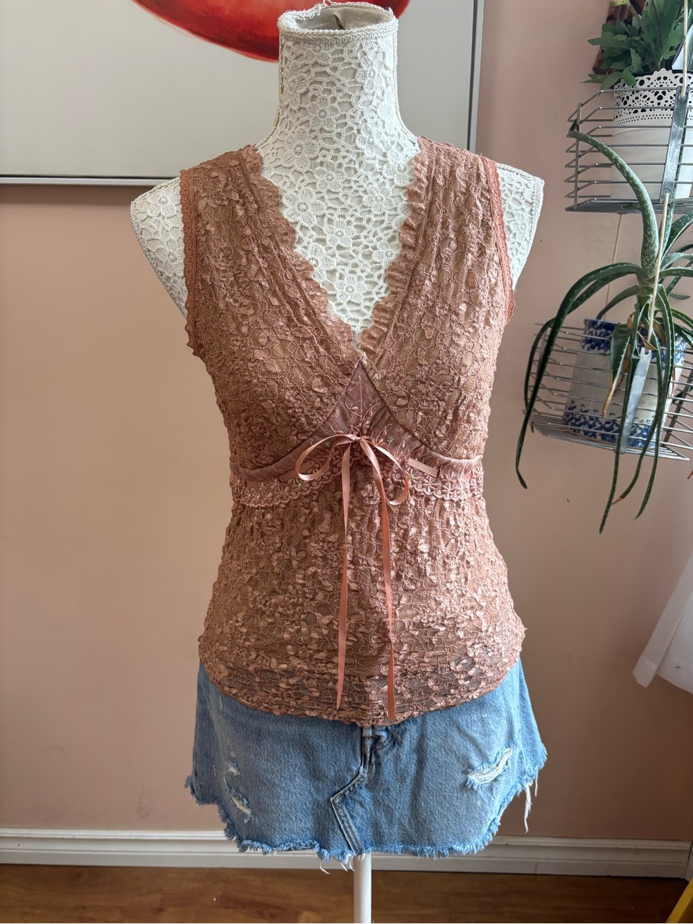 Vintage y2k Dusty Rose Lace V-Neck Tie-Front Camisole